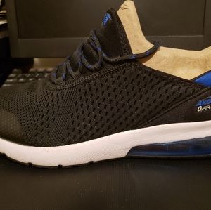 Avia gel bottom athletic shoe